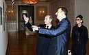 Во время посещения Фонда Гейдара Алиева. С Президентом Азербайджана Ильхамом Алиевым и его супругой Мехрибан Алиевой.