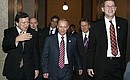 С Председателем Комиссии Европейских сообществ Жозе Мануэлем Баррозу (слева) и Премьер-министром Финляндии Матти Ванханеном.