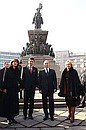President Putin, Lyudmila Putin, Bulgarian President Georgi Parvanov and his wife Zorka Parvanov (left) in front of the Monument to the Tsar Liberator.