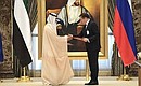 Обмен документами, подписанными в ходе государственного визита Владимира Путина в Объединённые Арабские Эмираты.