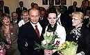 С актерами театра «Современник». Слева от Президента – Марина Неелова, справа – Чулпан Хаматова и Лилия Толмачева.
