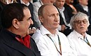 На российском этапе чемпионата мира «Формулы-1». С Королём Бахрейна Хамадом бен Исой аль-Халифой (слева) и президентом «Формулы-1» Берни Экклстоуном.