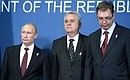 Владимир Путин, Президент Сербии Томислав Николич и Председатель Правительства Сербии Александр Вучич на церемонии подписания российско-сербских документов.