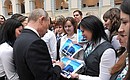 С операторами колл-центра по окончании программы «Прямая линия с Владимиром Путиным».