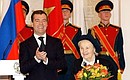 Дмитрий Медведев вручил первые юбилейные медали «65 лет Победы в Великой Отечественной войне 1941–1945 годов». Награда вручена участнику освобождения Белграда Екатерине Дёминой.