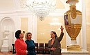 С супругой Президента Словении Барбарой Тюрк. Во время осмотра Большого Кремлёвского дворца.