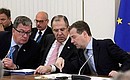 С Министром иностранных дел Сергеем Лавровым и помощником Президента Сергеем Приходько (слева) на рабочем заседании саммита Россия – Европейский союз.