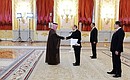 На церемонии вручения верительных грамот послами иностранных государств. С послом Бахрейна Ахмедом Абдулрахманом Махмудом Исмаилом Аль-Саати.