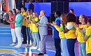 Владимир Путин посетил состоявшееся на «Медалс Плаза» в Олимпийском парке шоу «Россия» – концерт, завершающий Всемирный фестиваль молодёжи и студентов в Сочи.