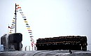 Во время церемонии подъёма военно-морского флага на атомном подводном крейсере «Император Александр III».