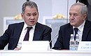 Defence Minister Sergei Shoigu and Presidential Plenipotentiary Envoy to the Northwest Federal District Vladimir Bulavin at the meeting of the Commission for Monitoring Targeted Socioeconomic Development Indicators.