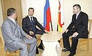 С Президентом Южной Осетии Эдуардом Кокойты и министром обороны России Анатолием Сердюковым.