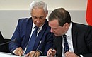 Помощник Президента Андрей Белоусов (слева) и Председатель Правительства Дмитрий Медведев на совещании по вопросам развития сельского хозяйства.