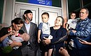 Уполномоченный при Президенте по правам ребёнка Анна Кузнецова встретила самолёт с российскими детьми, вывезенными с территории вооружённых конфликтов в Ираке. Фото РИА «Новости»