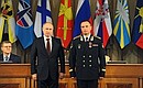 Командир большой атомной подводной лодки Северного флота Эдуард Слепченко награждён орденом Мужества.