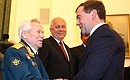 Дмитрий Медведев поздравил Михаила Калашникова с юбилеем и вручил высшую государственную награду – Золотую Звезду Героя России.