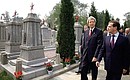 С послом России в Китае Сергеем Разовым во время посещения Русского воинского мемориального кладбища.