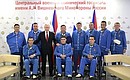 С военнослужащими, удостоенными государственных наград. Фото: Владимир Астапкович, РИА «Новости»