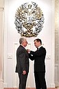 С лауреатом Государственной премии Российской Федерации Юрием Цолаковичем Оганесяном.