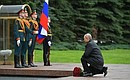 On the 75th anniversary of Victory in the Great Patriotic War, Vladimir Putin laid flowers at the Tomb of the Unknown Soldier in the Alexander Garden.