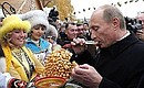 Во время посещения ярмарки меда и народных промыслов Башкирии.