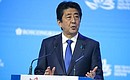 Премьер-министр Японии Синдзо Абэ на пленарном заседании Восточного экономического форума. Фотохост-агентство