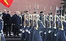 Церемония возложения венка к Могиле Неизвестного Солдата завершилась торжественным маршем роты почётного караула и военного оркестра.