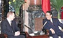 President Putin speaking with Vietnamese President Tran Duc Luong.
