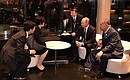Владимир Путин пообщался с дочерью Ёсиро Мори Ёко Фудзимото.
