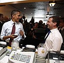 Во время завтрака с Президентом США Бараком Обамой в ресторане Ray's Hell Burger.