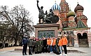 С представителями общественных объединений, молодёжных и волонтёрских организаций. Фото: Григорий Сысоев, РИА «Новости»