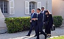 Во время прогулки по официальной резиденции Президента Франции на юге страны – Форт Брегансон. С Президентом Франции Эммануэлем Макроном.