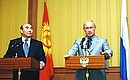 Совместная пресс-конференция с Президентом Киргизии Аскаром Акаевым.