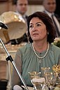 Раиса Атамбаева, супруга Президента Киргизии Алмазбека Атамбаева, на государственном обеде от имени Президента России.