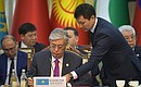 В ходе встречи лидеров стран Шанхайской организации сотрудничества подписан пакет документов. Президент Казахстана Касым-Жомарт Токаев на церемонии подписания.