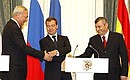 С Президентом Абхазии Сергеем Багапшем (слева) и Президентом Южной Осетии Эдуардом Кокойты.