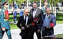 Владимир Путин, Биньямин Нетаньяху и Александр Вучич возложили цветы к обелискам городов-героев.