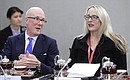 Press Association Chief Executive, President of the News Agencies World Council (NACO) Clive Marshall and Bloomberg News International Government Executive Editor Rosalind Mathieson during a meeting with heads of international news agencies. Photo: TASS