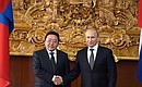 С Президентом Монголии Цахиагийн Элбэгдоржем перед началом российско-монгольских переговоров в расширенном составе.