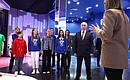 В ходе осмотра экспозиции «Место встречи – VK» на Международной выставке-форуме «Россия». Фото: Александр Казаков, РИА Новости