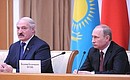 С Президентом Белоруссии Александром Лукашенко на пресс-конференции по итогам заседания Высшего Евразийского экономического совета.