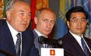 President Putin with Kazakh President Nursultan Nazarbayev (left) and President of the People\'s Republic of China Hu Jintao at the joint news conference following the session of the Council of the SCO heads of state.