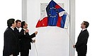 На церемонии открытия памятной таблички о проведении 22-го саммита Россия–Евросоюз. С Председателем Еврокомиссии Жозе Мануэлом Баррозу, мэром Ниццы Кристианом Эстрози, Президентом Франции Николя Саркози (слева направо).