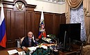 Президент пообщался по телефону с Ксенией Мазневой – участницей благотворительной акции «Ёлка желаний».
