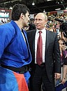 С олимпийским чемпионом по дзюдо Тагиром Хайбулаевым.