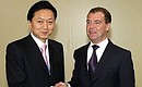 Со специальным представителем Премьер-министра Японии Юкио Хатоямой.