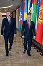 С Президентом Азербайджана Ильхамом Алиевым перед началом заседания Совета глав государств – участников Содружества Независимых Государств.