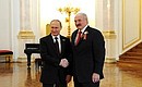 Перед началом неформальной встречи глав государств – участников СНГ. С Президентом Белоруссии Александром Лукашенко.