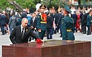 Vladimir Putin laid flowers at the Hero City obelisks.