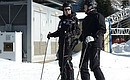 С Председателем Правительства Дмитрием Медведевым на лыжно-биатлонном комплексе «Лаура».